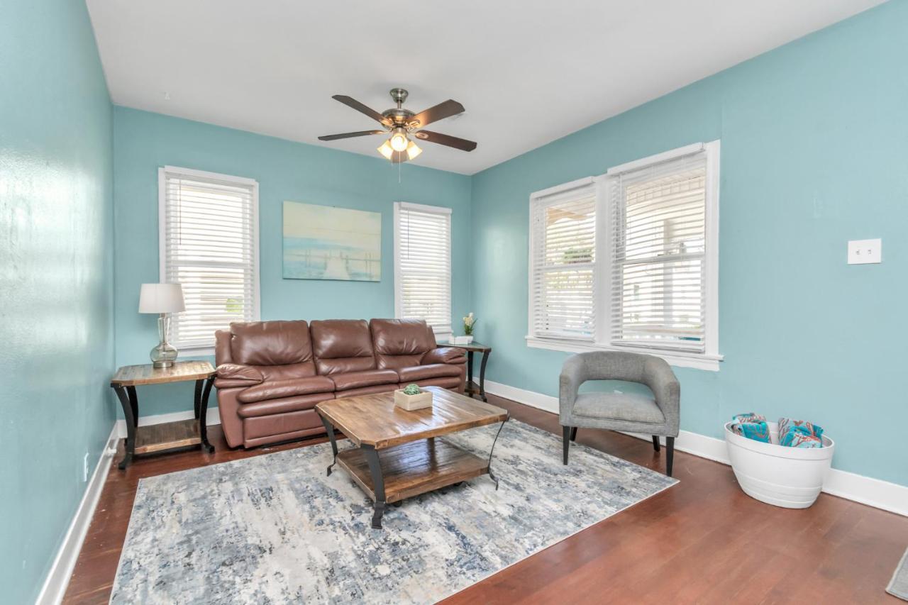 2 Kitchens,2 Living Rooms,4 Bedrooms-Close To All! Galveston Bagian luar foto