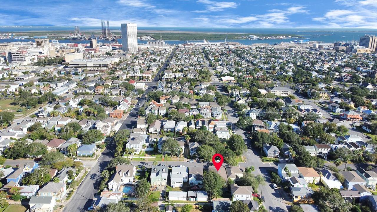 2 Kitchens,2 Living Rooms,4 Bedrooms-Close To All! Galveston Bagian luar foto
