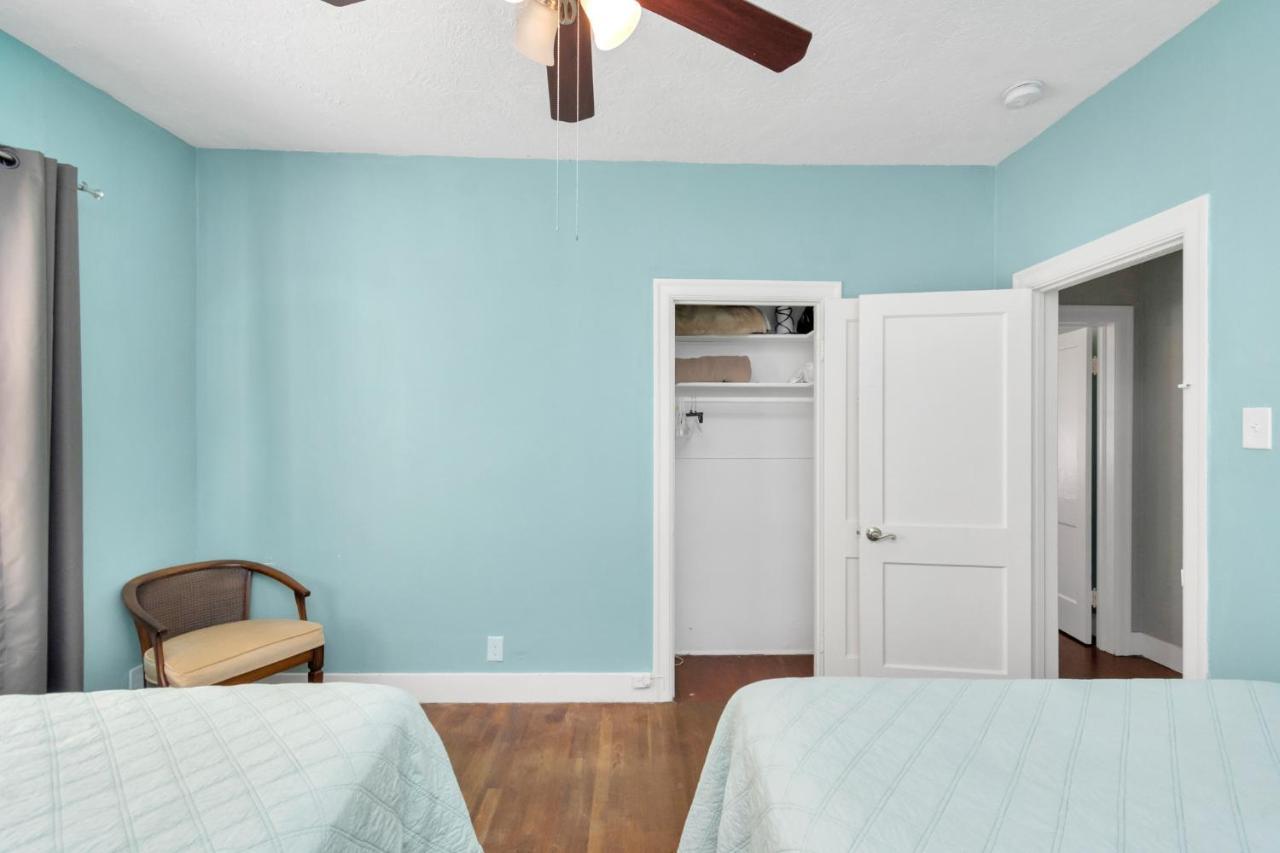 2 Kitchens,2 Living Rooms,4 Bedrooms-Close To All! Galveston Bagian luar foto