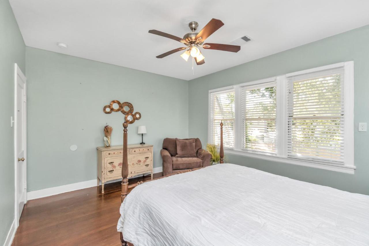 2 Kitchens,2 Living Rooms,4 Bedrooms-Close To All! Galveston Bagian luar foto