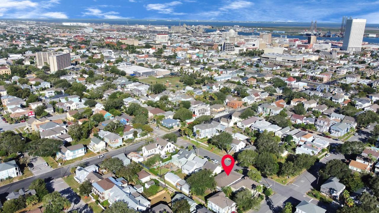 2 Kitchens,2 Living Rooms,4 Bedrooms-Close To All! Galveston Bagian luar foto