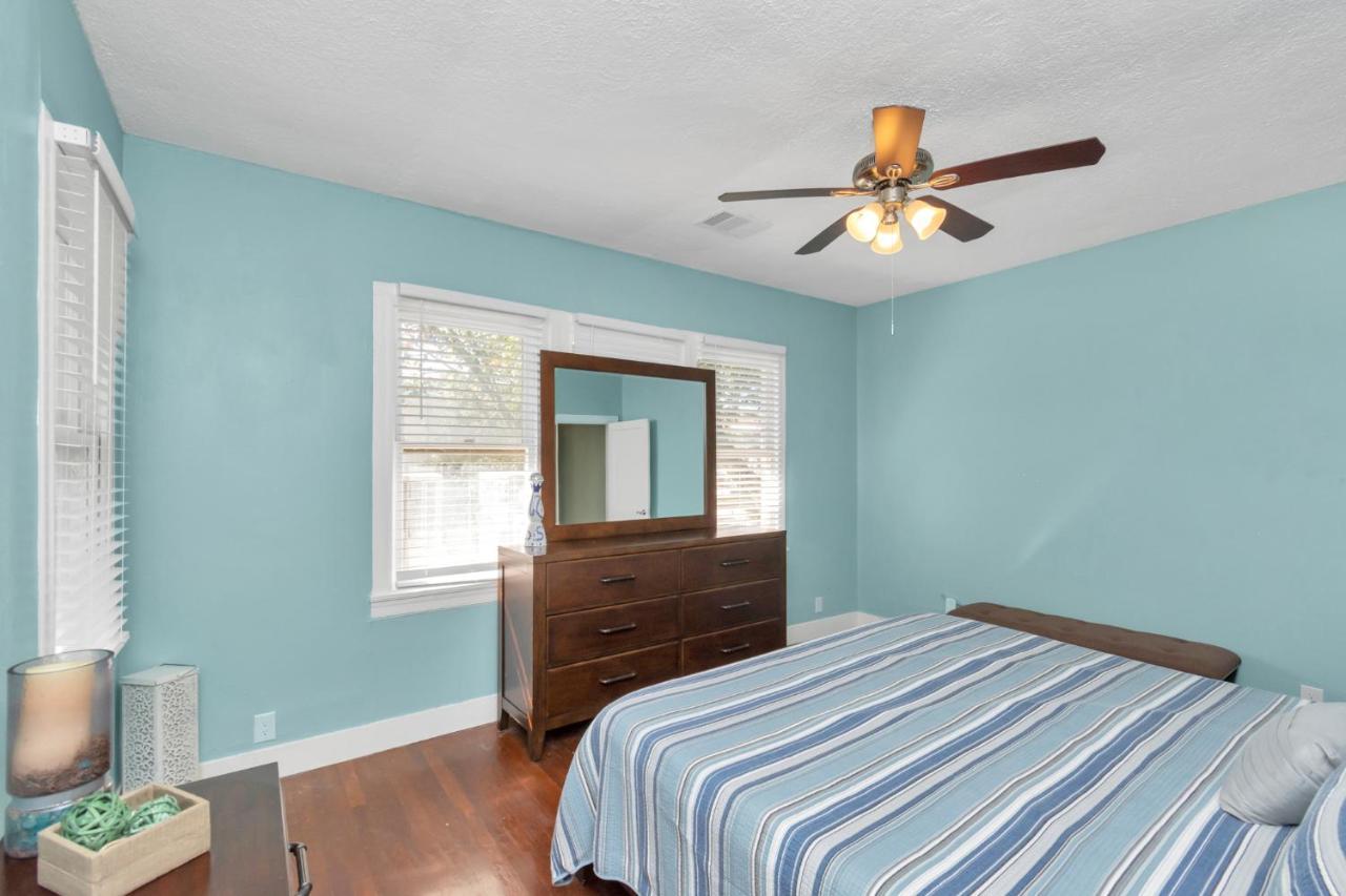 2 Kitchens,2 Living Rooms,4 Bedrooms-Close To All! Galveston Bagian luar foto